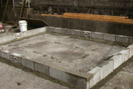 製造工程（現場での基礎工事）